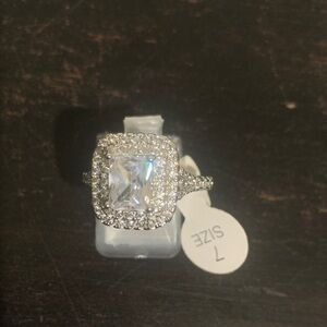 Elegant Silver Ring with Sparkling Crystal